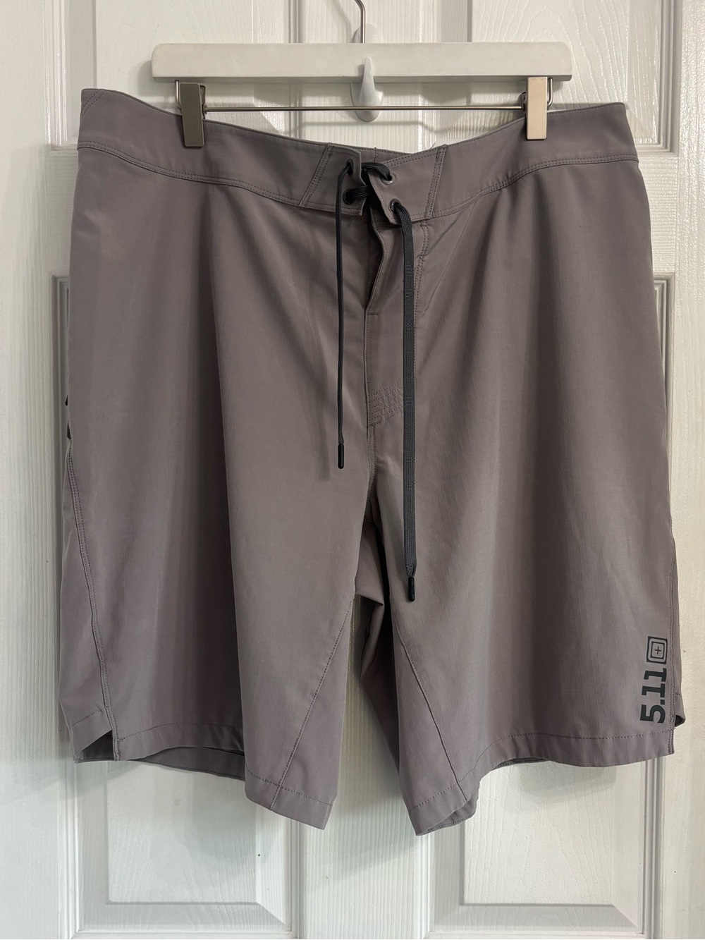 5.11 Tactical Vandal Men's Gray Swim Board Shorts Drawstring Waist Size 40